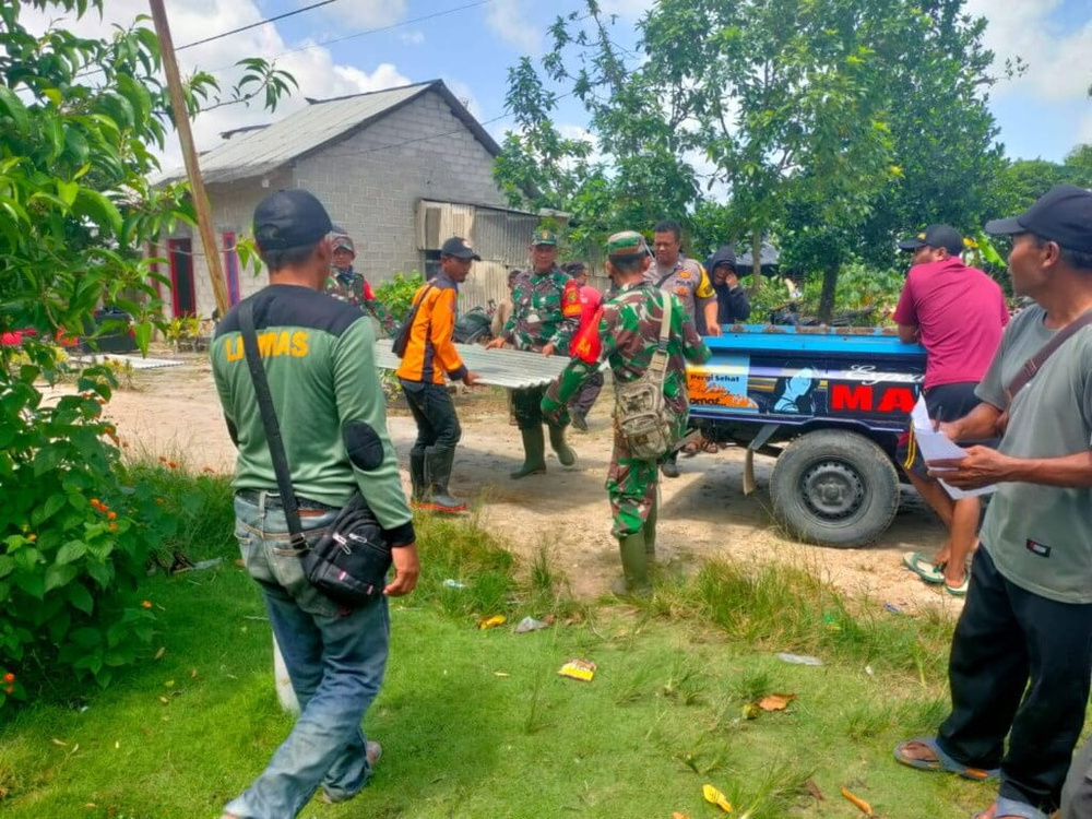 Korban Puting Beliung di Tulangbawang Terima Bantuan 